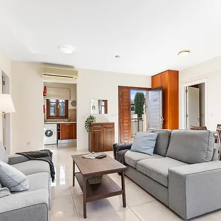 2 Bedroom Assia With Communal Pool, Aphrodite Hills Apartament *