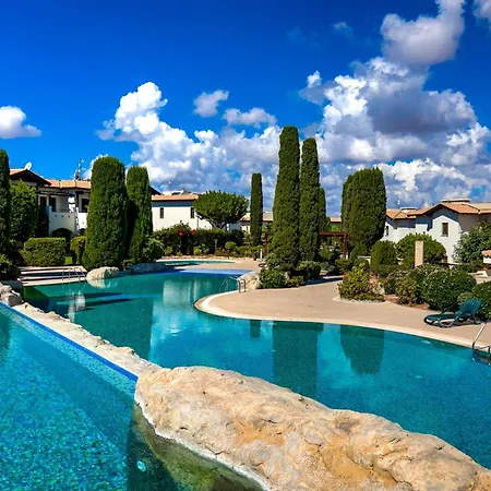 2 Bedroom Assia With Communal Pool, Aphrodite Hills Apartament *