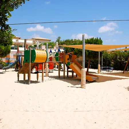 2 Bedroom Assia With Communal Pool, Aphrodite Hills Apartament *