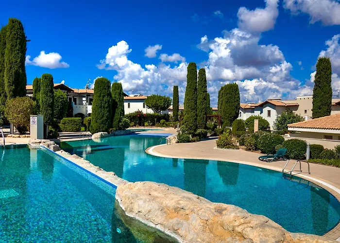 2 Bedroom Assia With Communal Pool, Aphrodite Hills 公寓 *