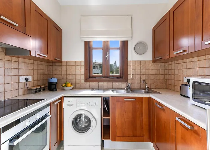 2 Bedroom Assia With Communal Pool, Aphrodite Hills * 库克里亚