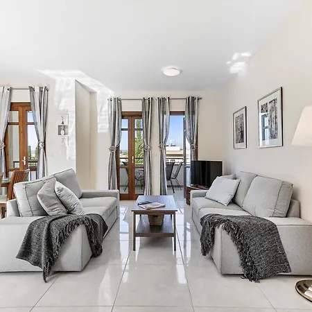 2 Bedroom Assia With Communal Pool, Aphrodite Hills Kouklia