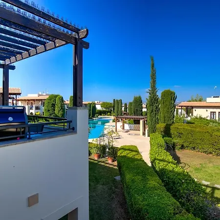 2 Bedroom Assia With Communal Pool, Aphrodite Hills Apartment Kouklia
