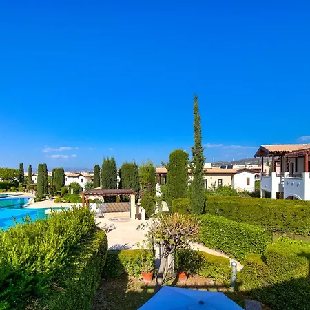 2 Bedroom Assia With Communal Pool, Aphrodite Hills Kouklia