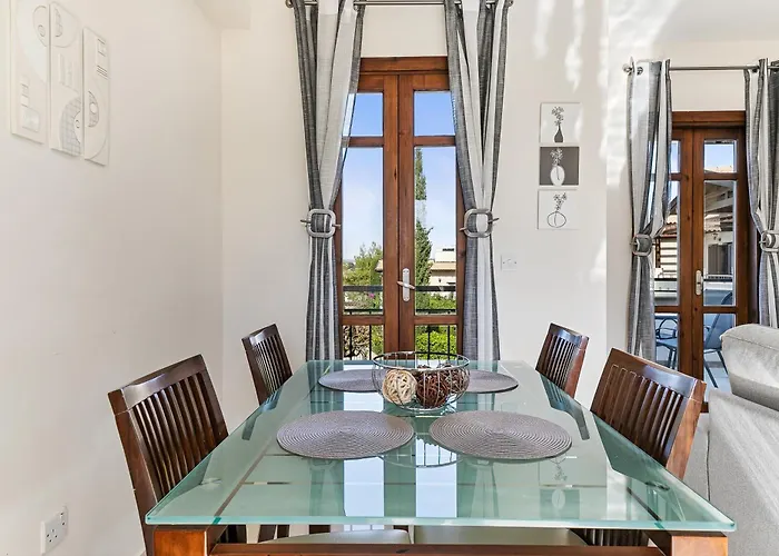 2 Bedroom Assia With Communal Pool, Aphrodite Hills クークリア