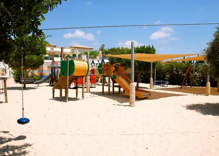 2 Bedroom Assia With Communal Pool, Aphrodite Hills アパート *